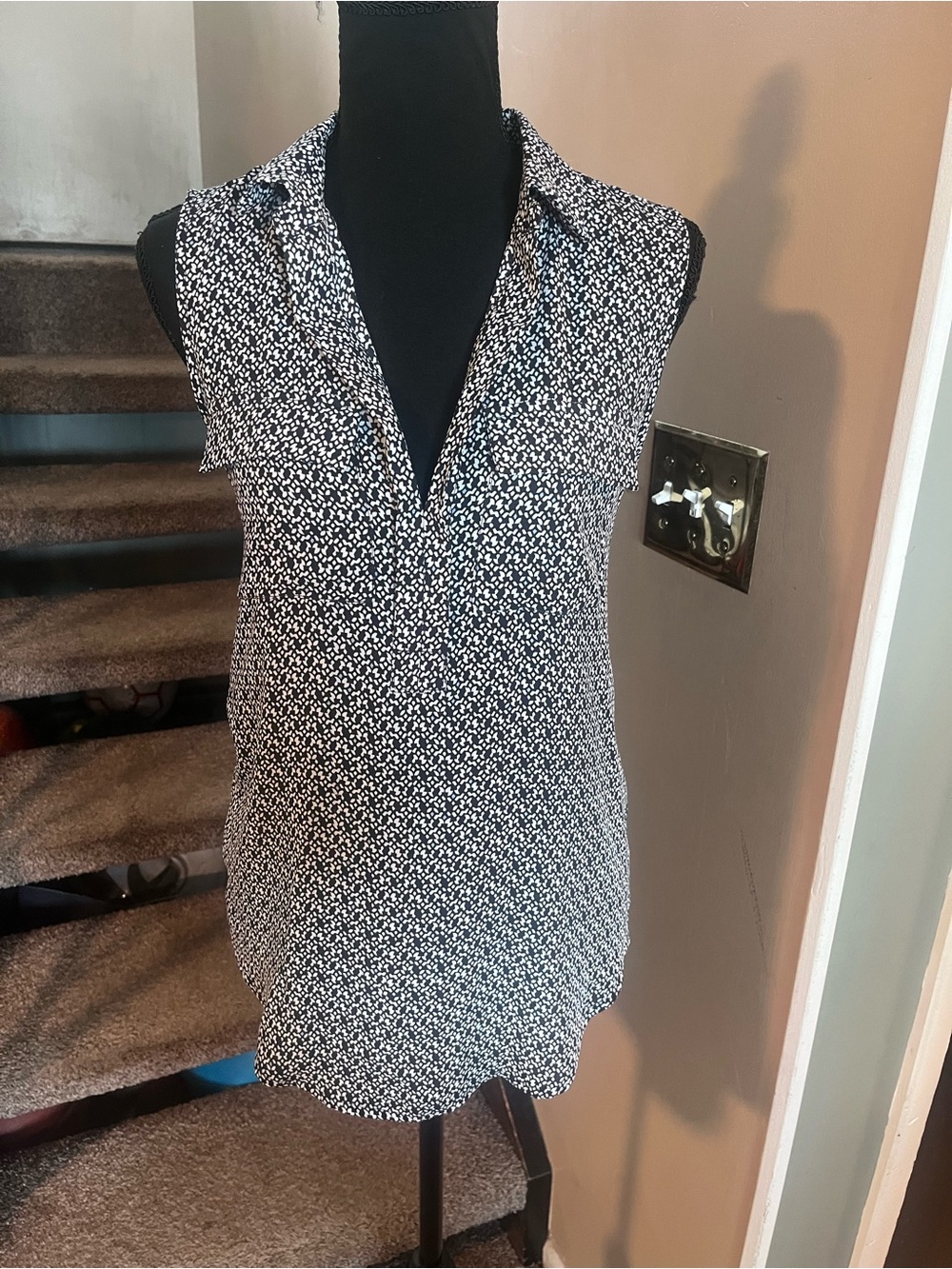Ann Taylor Loft sleeveless Blue/White Print Sleeveless Top Women’s Size XS